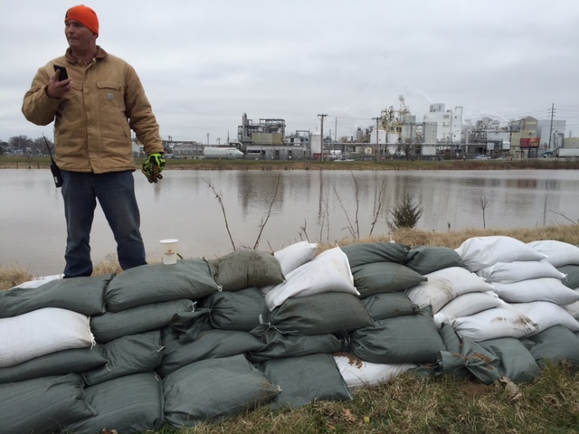 Volunteers load sand bags for the River Des Peres Levee